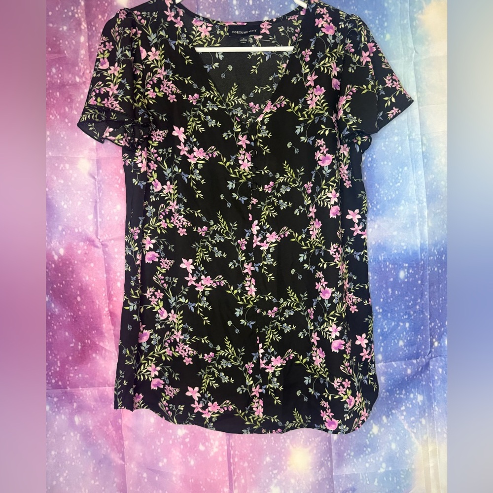 New without tags fortune + Ivy floral blouse 🛍